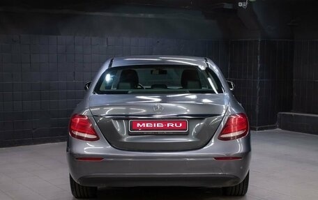 Mercedes-Benz E-Класс, 2018 год, 1 745 000 рублей, 5 фотография