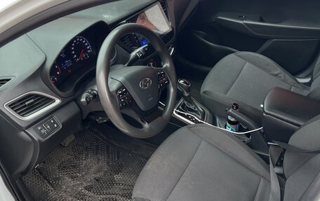 Hyundai Solaris II рестайлинг, 2018 год, 620 000 рублей, 4 фотография