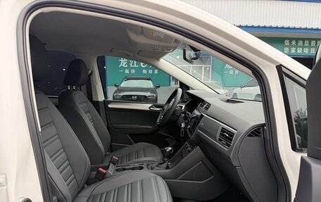 Volkswagen Touran III, 2022 год, 2 270 000 рублей, 10 фотография