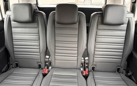 Volkswagen Touran III, 2022 год, 2 270 000 рублей, 13 фотография
