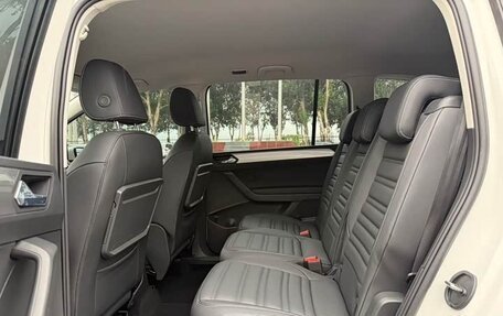 Volkswagen Touran III, 2022 год, 2 270 000 рублей, 12 фотография