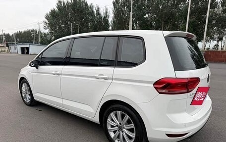 Volkswagen Touran III, 2022 год, 2 270 000 рублей, 4 фотография
