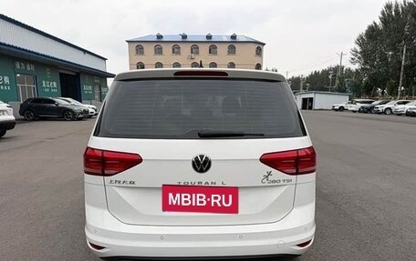 Volkswagen Touran III, 2022 год, 2 270 000 рублей, 6 фотография