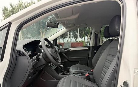 Volkswagen Touran III, 2022 год, 2 270 000 рублей, 18 фотография