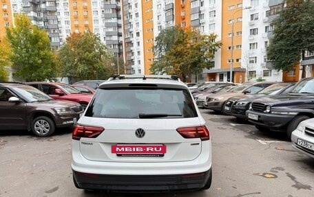 Volkswagen Tiguan II, 2018 год, 2 300 000 рублей, 3 фотография
