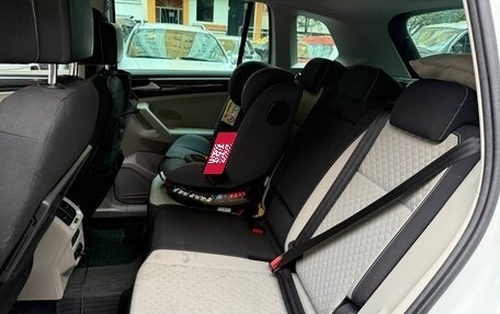 Volkswagen Tiguan II, 2018 год, 2 300 000 рублей, 12 фотография