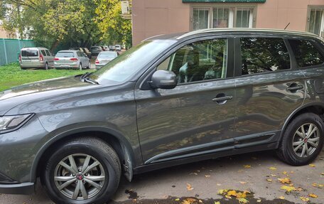 Mitsubishi Outlander III рестайлинг 3, 2016 год, 1 490 000 рублей, 6 фотография