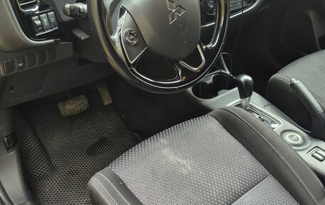 Mitsubishi Outlander III рестайлинг 3, 2016 год, 1 490 000 рублей, 7 фотография