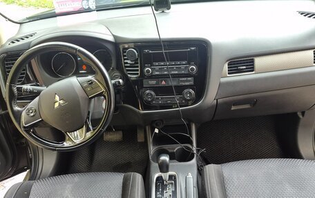 Mitsubishi Outlander III рестайлинг 3, 2016 год, 1 490 000 рублей, 8 фотография