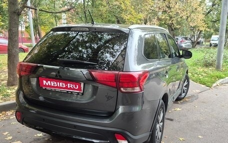 Mitsubishi Outlander III рестайлинг 3, 2016 год, 1 490 000 рублей, 5 фотография