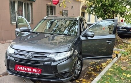 Mitsubishi Outlander III рестайлинг 3, 2016 год, 1 490 000 рублей, 3 фотография