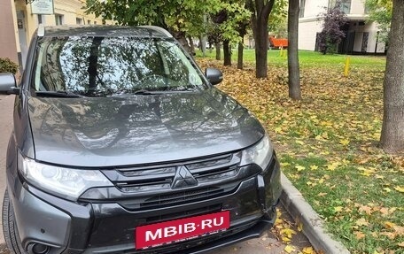 Mitsubishi Outlander III рестайлинг 3, 2016 год, 1 490 000 рублей, 2 фотография