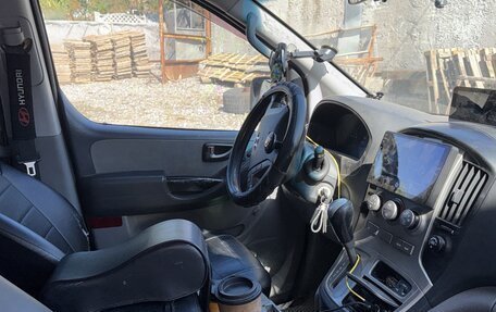 Hyundai H-1 II рестайлинг, 2012 год, 2 550 000 рублей, 4 фотография