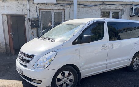 Hyundai H-1 II рестайлинг, 2012 год, 2 550 000 рублей, 2 фотография