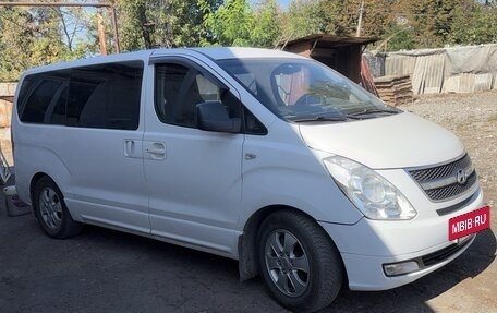 Hyundai H-1 II рестайлинг, 2012 год, 2 550 000 рублей, 3 фотография