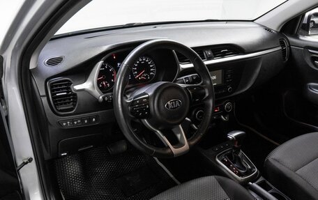 KIA Rio IV, 2021 год, 1 820 000 рублей, 10 фотография