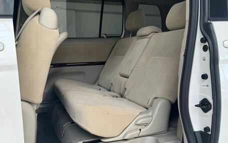 Toyota ISis I, 2017 год, 1 220 000 рублей, 30 фотография