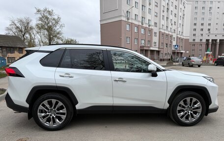 Toyota RAV4, 2019 год, 3 345 000 рублей, 6 фотография