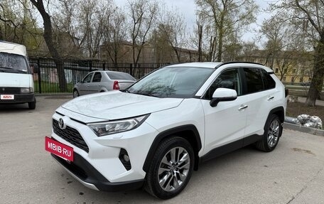Toyota RAV4, 2019 год, 3 345 000 рублей, 9 фотография