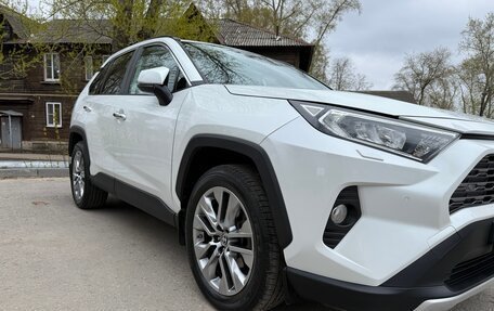 Toyota RAV4, 2019 год, 3 345 000 рублей, 21 фотография