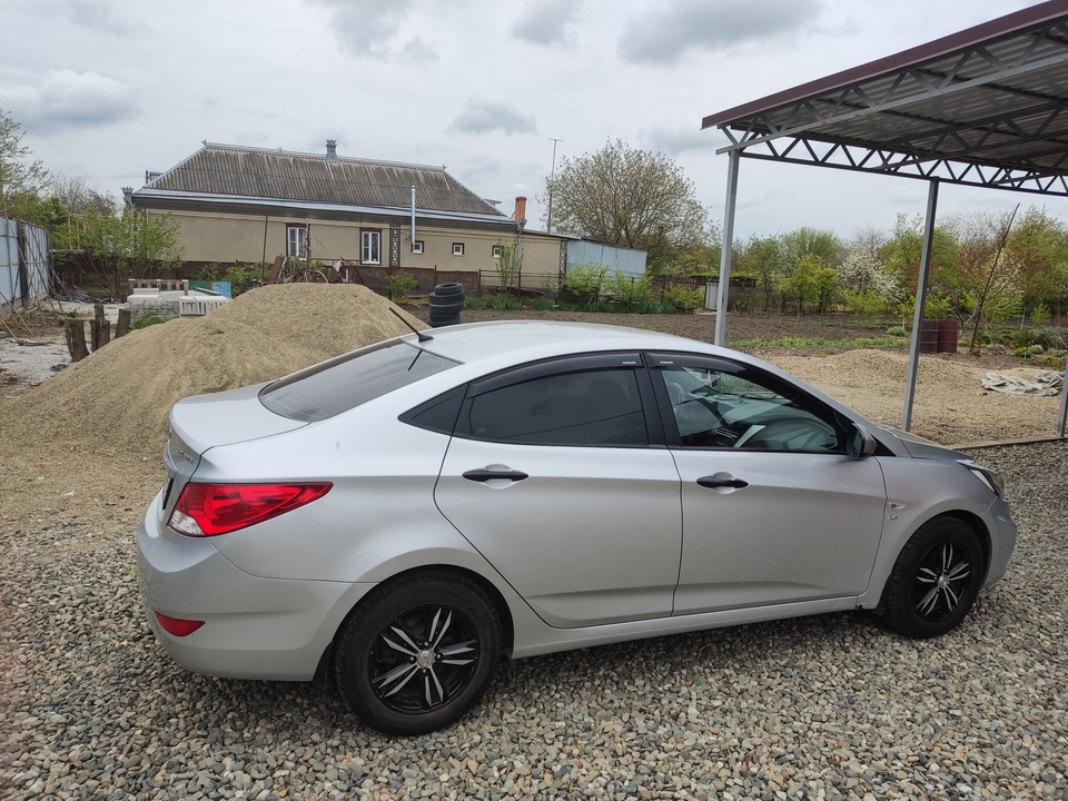 Hyundai Solaris I, 2011 год, 690 000 рублей, 2 фотография
