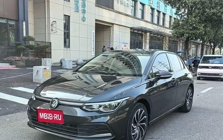 Volkswagen Golf VIII, 2023 год, 1 740 325 рублей, 1 фотография