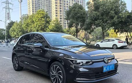 Volkswagen Golf VIII, 2023 год, 1 740 325 рублей, 3 фотография