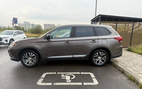 Mitsubishi Outlander III рестайлинг 3, 2017 год, 1 549 990 рублей, 12 фотография