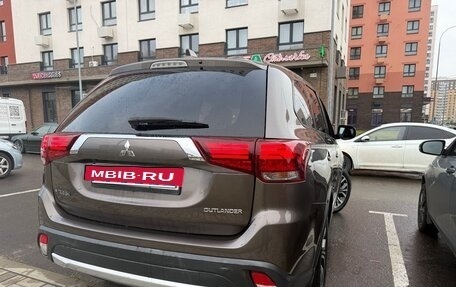 Mitsubishi Outlander III рестайлинг 3, 2017 год, 1 549 990 рублей, 8 фотография