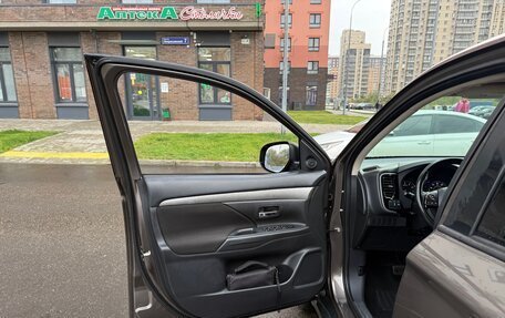 Mitsubishi Outlander III рестайлинг 3, 2017 год, 1 549 990 рублей, 14 фотография