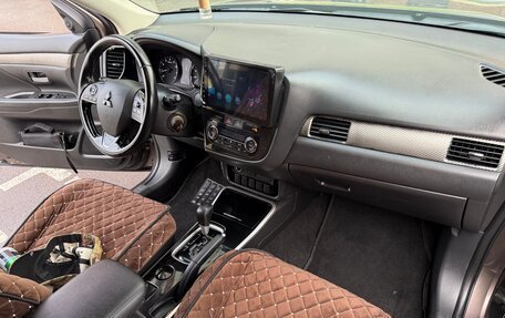 Mitsubishi Outlander III рестайлинг 3, 2017 год, 1 549 990 рублей, 22 фотография