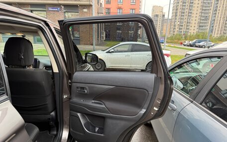 Mitsubishi Outlander III рестайлинг 3, 2017 год, 1 549 990 рублей, 19 фотография