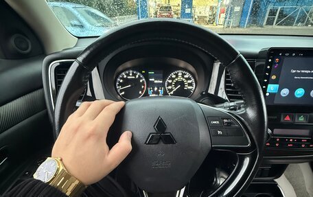 Mitsubishi Outlander III рестайлинг 3, 2017 год, 1 549 990 рублей, 24 фотография