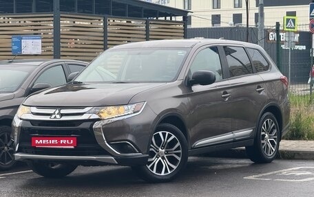 Mitsubishi Outlander III рестайлинг 3, 2017 год, 1 549 990 рублей, 26 фотография