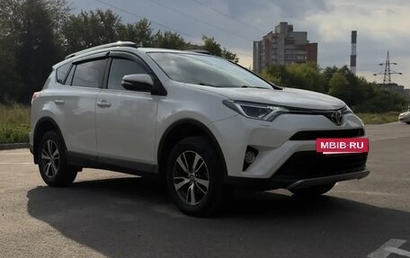 Toyota RAV4, 2016 год, 2 100 000 рублей, 2 фотография