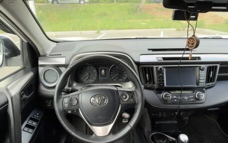 Toyota RAV4, 2016 год, 2 100 000 рублей, 14 фотография