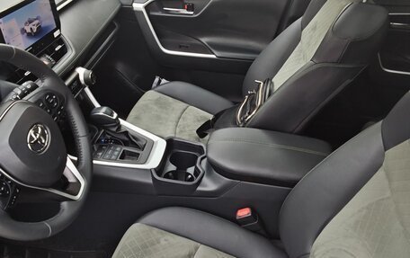 Toyota RAV4, 2025 год, 3 650 000 рублей, 9 фотография