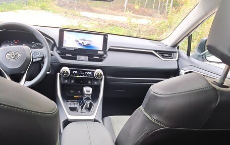 Toyota RAV4, 2025 год, 3 650 000 рублей, 7 фотография
