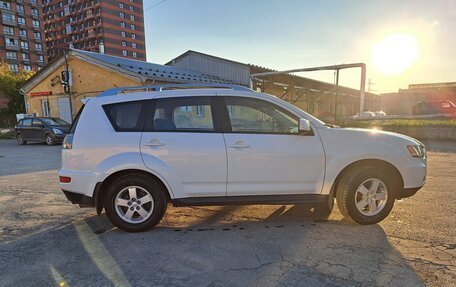 Mitsubishi Outlander III рестайлинг 3, 2010 год, 1 100 000 рублей, 7 фотография