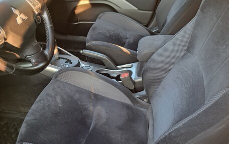 Mitsubishi Outlander III рестайлинг 3, 2010 год, 1 100 000 рублей, 16 фотография