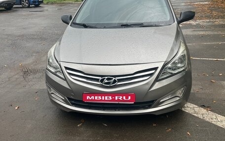 Hyundai Solaris II рестайлинг, 2015 год, 500 000 рублей, 1 фотография