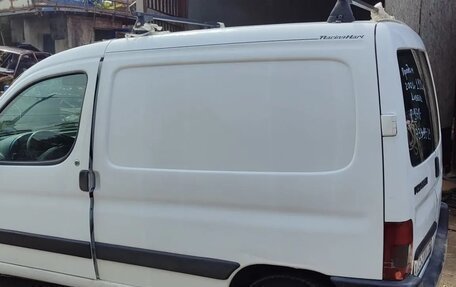 Peugeot Partner II рестайлинг 2, 2001 год, 330 000 рублей, 3 фотография