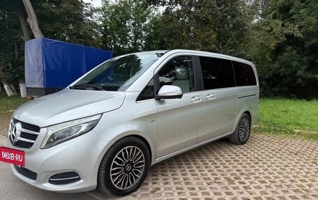 Mercedes-Benz V-Класс, 2015 год, 3 400 000 рублей, 2 фотография