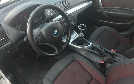 BMW 1 серия, 2008 год, 900 000 рублей, 10 фотография