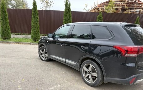 Mitsubishi Outlander III рестайлинг 3, 2015 год, 1 800 000 рублей, 1 фотография