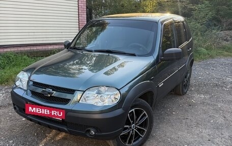 Chevrolet Niva I рестайлинг, 2017 год, 780 000 рублей, 2 фотография