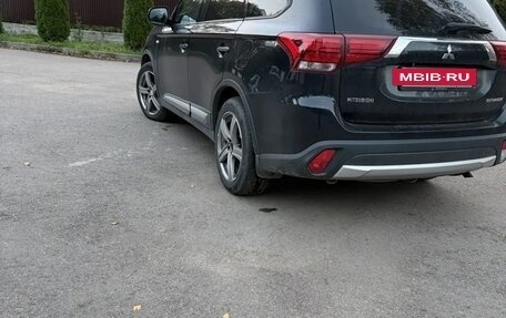Mitsubishi Outlander III рестайлинг 3, 2015 год, 1 800 000 рублей, 4 фотография
