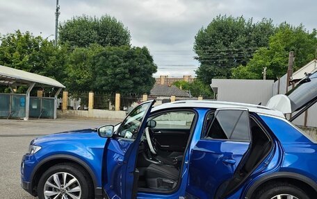 Volkswagen T-Roc I, 2021 год, 2 050 000 рублей, 2 фотография