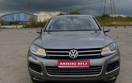 Volkswagen Touareg III, 2011 год, 1 690 000 рублей, 1 фотография