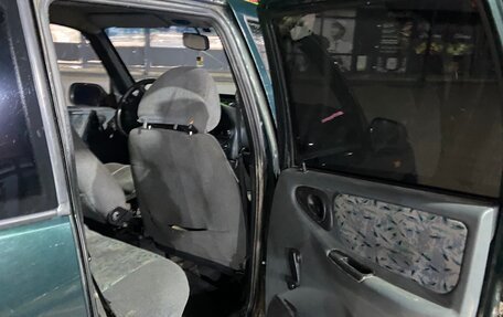 Chevrolet Niva I рестайлинг, 2003 год, 140 000 рублей, 8 фотография